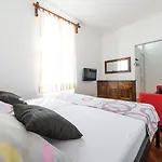 Kirigin Appartement *