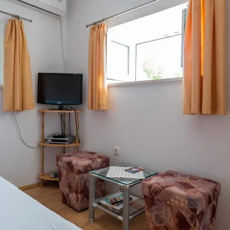 Kirigin Apartment *